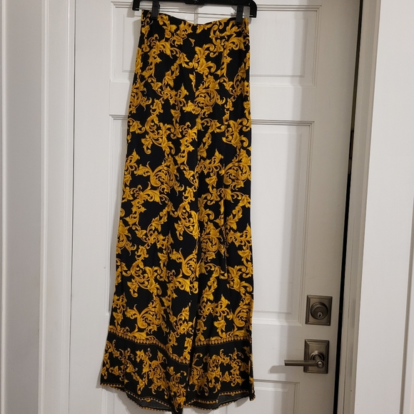 Beautiful Worn Once Pair of Highwaisted   Wide Legged Scarf Pants XS - Picture 2 of 6